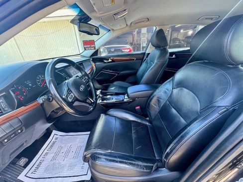 Used 2018 Kia Cadenza Premium image 21