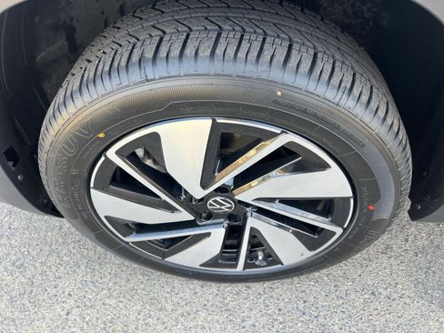 Used 2024 Volkswagen Atlas SE image 33