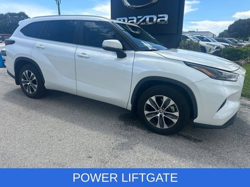 Used 2024 Toyota Highlander XLE FWD image 4