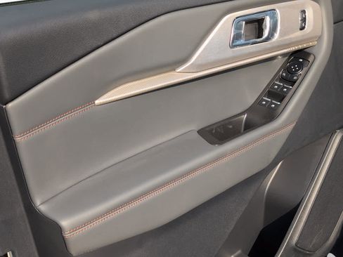 New 2026 Ford Explorer Active RWD image 6