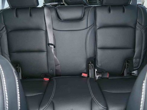 Used 2025 Jeep Wrangler Unlimited Rubicon AWD/4WD image 37