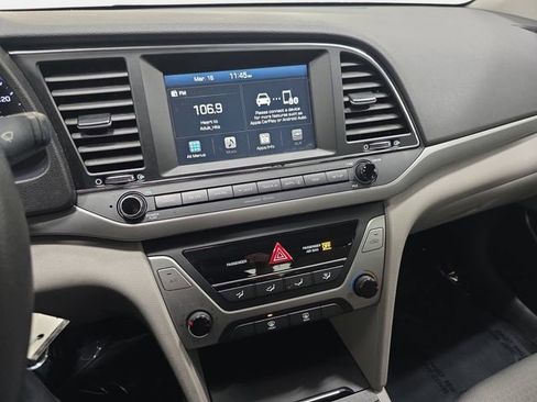 Used 2017 Hyundai Elantra SE image 20