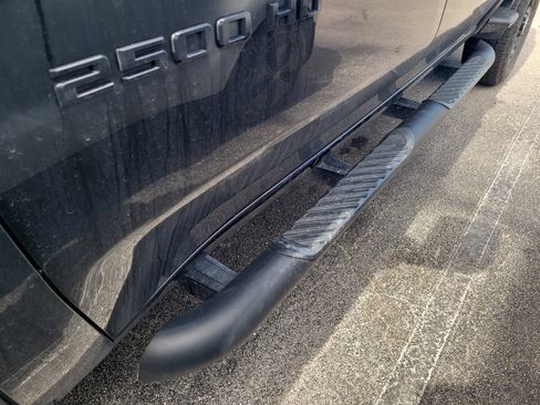 Used 2024 Chevrolet Silverado 2500 LT w/ Midnight Edition AWD/4WD image 7