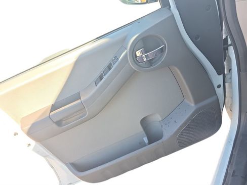 Used 2013 Nissan Xterra S image 17