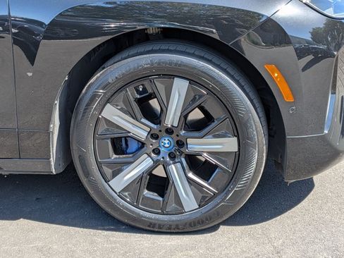 Used 2024 BMW iX xDrive50 w/ Premium Package AWD/4WD image 25