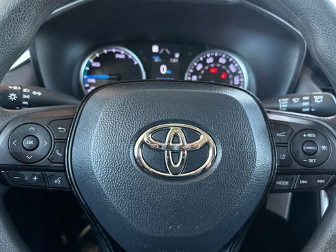 Used 2019 Toyota RAV4 LE AWD/4WD image 24