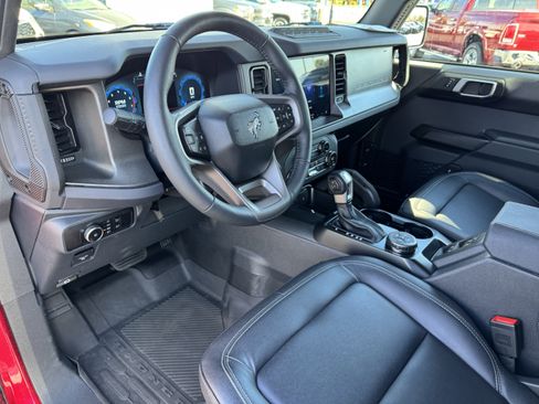 Used 2025 Ford Bronco Badlands image 27