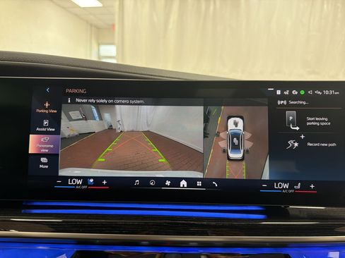 Used 2024 BMW i7 xDrive60 w/ Executive Package AWD/4WD image 27