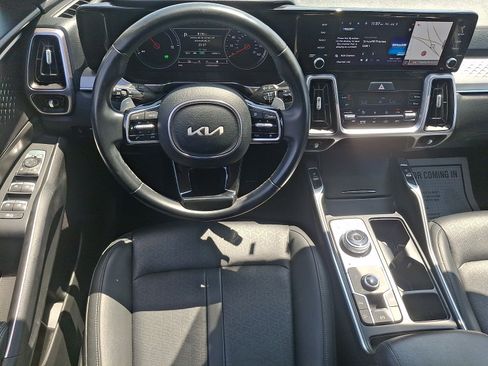 Used 2023 Kia Sorento EX AWD/4WD image 13