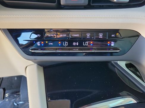 Used 2023 Buick Envision Avenir image 20