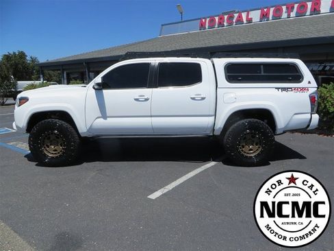 Used 2021 Toyota Tacoma TRD Sport image 2