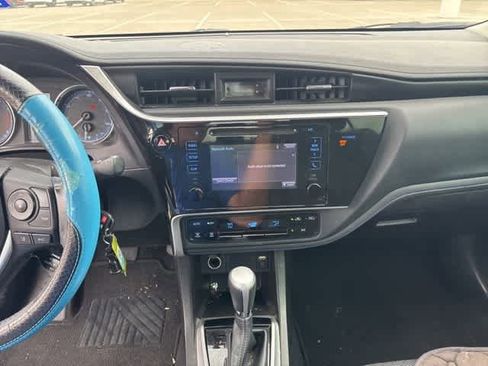 Used 2019 Toyota Corolla SE image 18