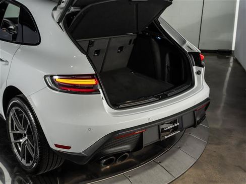 Certified 2026 Porsche Macan AWD/4WD image 33