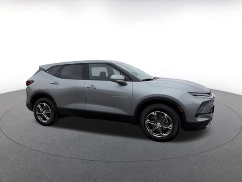 Used 2025 Chevrolet Blazer LT image 2