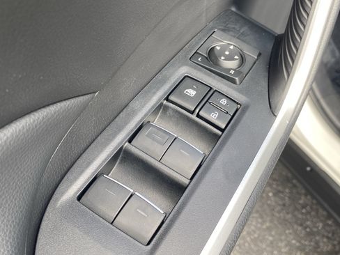 Used 2025 Toyota RAV4 XLE FWD image 16