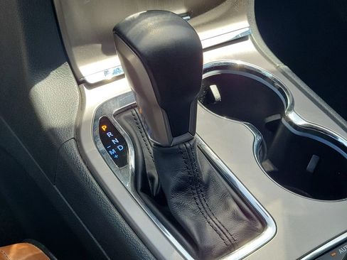 Used 2020 Jeep Grand Cherokee Overland AWD/4WD image 36