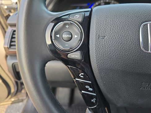 Used 2017 Honda Accord Touring image 16