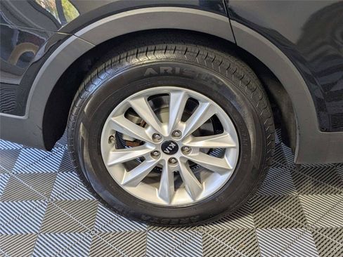 Used 2019 Kia Sorento LX image 5