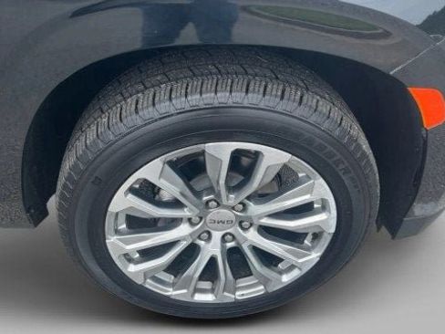 Used 2023 GMC Yukon Denali AWD/4WD image 5