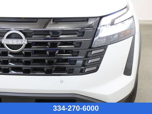 New 2026 Nissan Pathfinder SL image 7