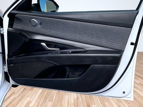 Used 2024 Hyundai Elantra Limited FWD image 17
