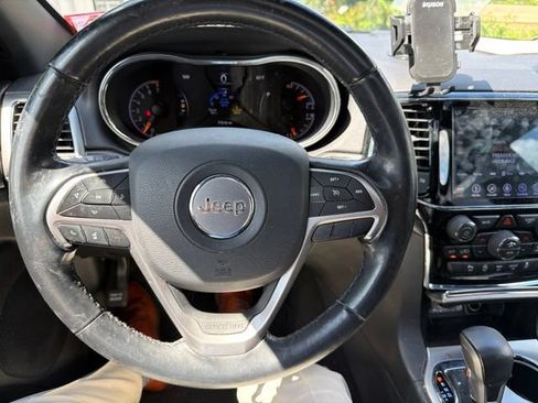 Used 2019 Jeep Grand Cherokee Altitude AWD/4WD image 18