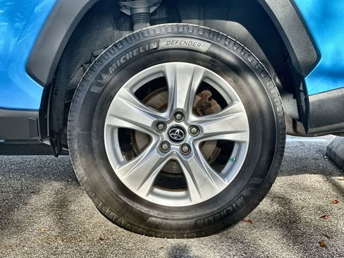 Used 2019 Toyota RAV4 XLE image 8