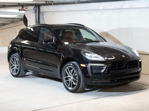 Certified 2026 Porsche Macan AWD/4WD image 7