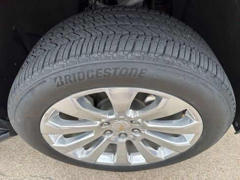 Used 2024 Chevrolet Suburban Premier w/ Premium Package RWD image 22