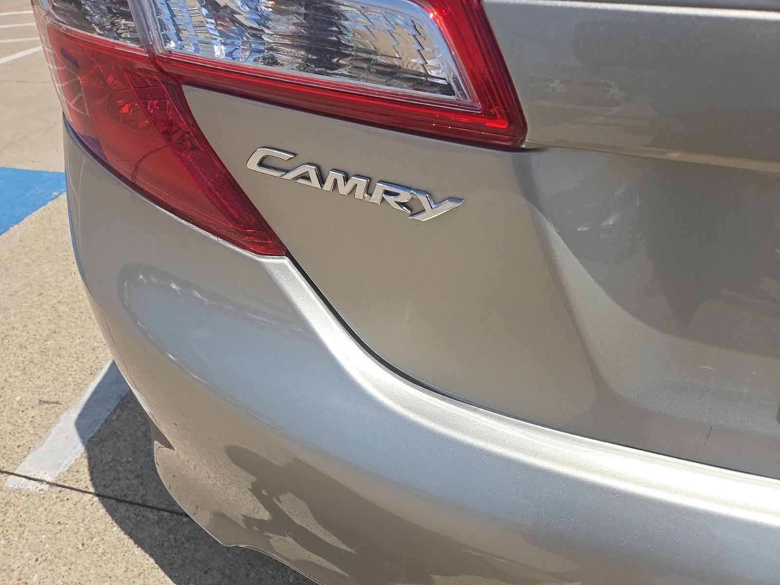 Used 2013 Toyota Camry LE FWD image 11