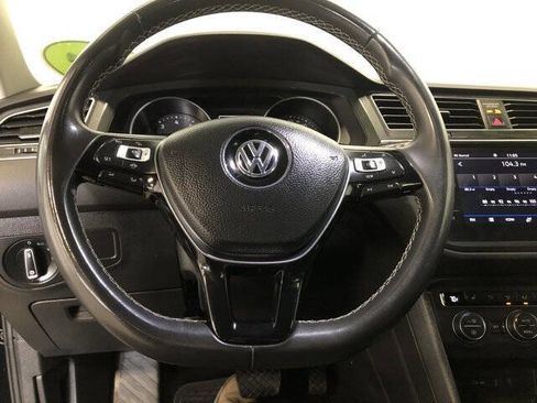 Used 2021 Volkswagen Tiguan SE w/ Panoramic Sunroof Package image 14