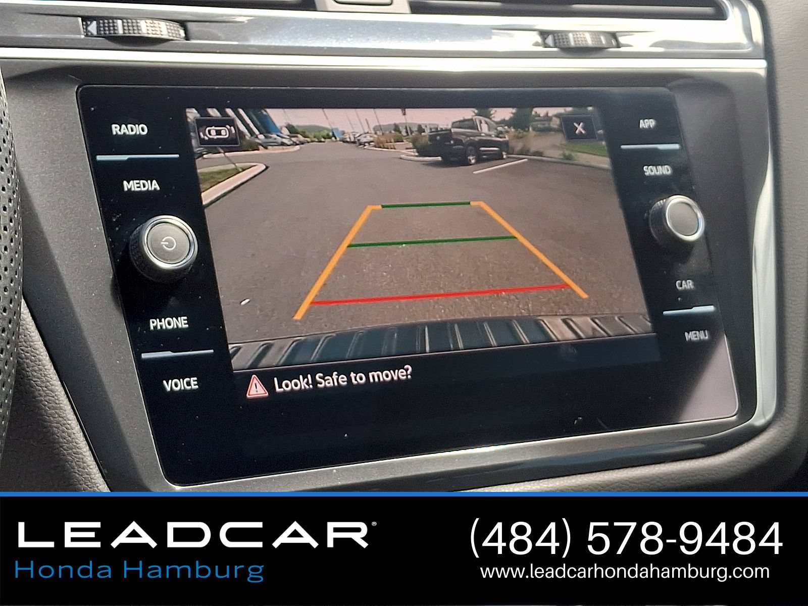 Used 2024 Volkswagen Tiguan SE R-Line AWD/4WD image 19