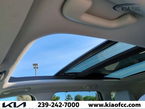 Certified 2023 Kia Sorento SX Prestige w/ Panoramic Sunroof Package image 21