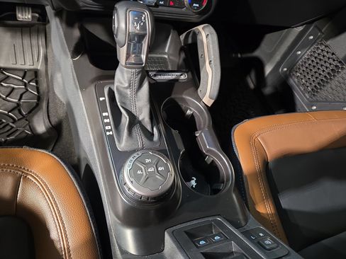 Used 2024 Ford Bronco Outer Banks AWD/4WD image 32