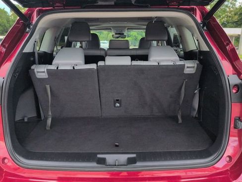 Used 2023 Toyota Highlander XLE FWD image 13