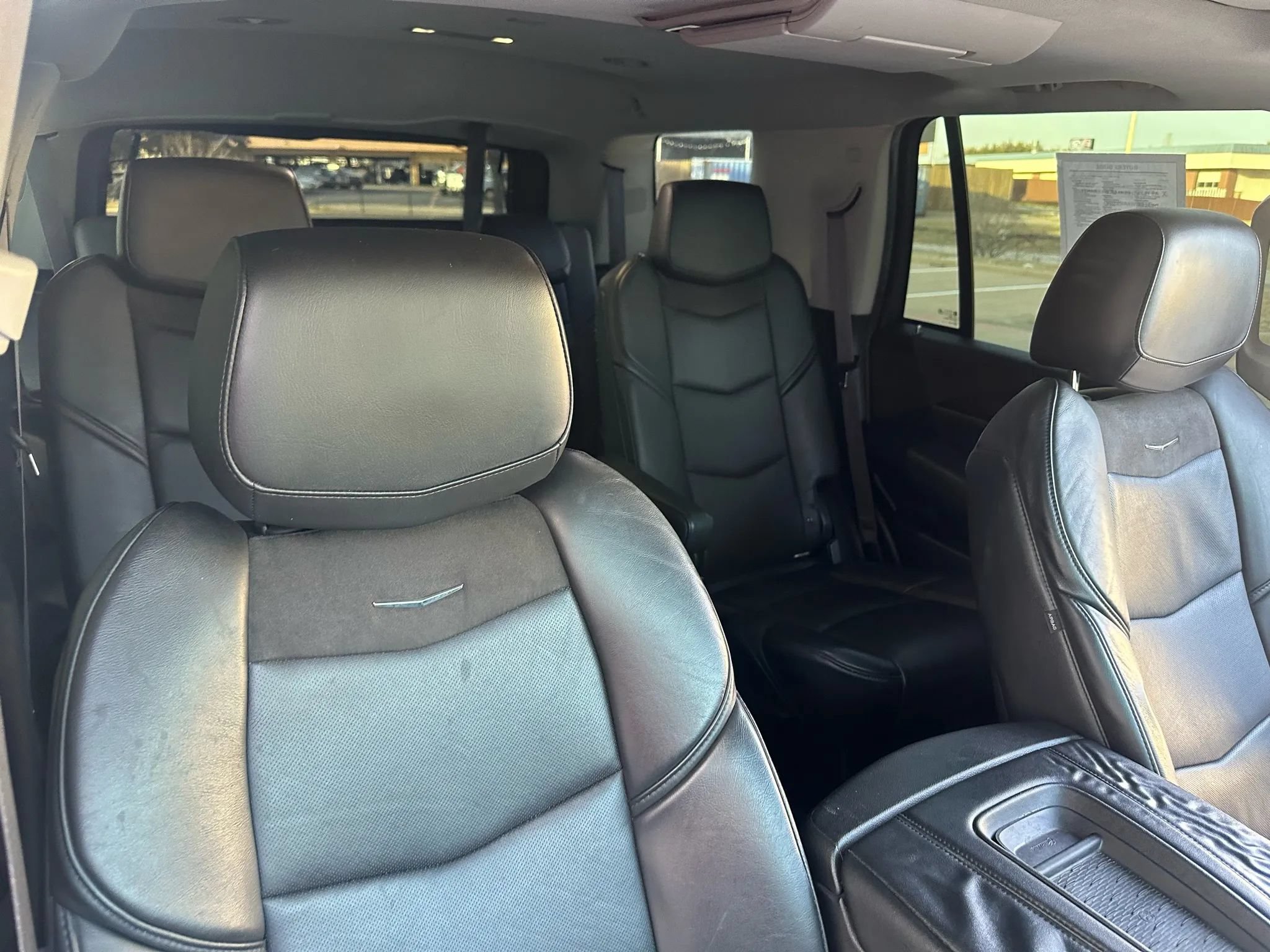 Used 2015 Cadillac Escalade Luxury AWD/4WD image 28