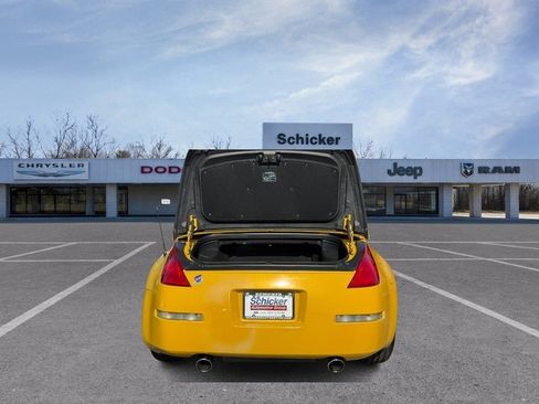 Used 2005 Nissan 350Z Touring RWD image 4