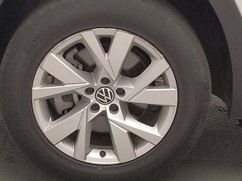 Used 2021 Volkswagen Atlas Cross Sport S image 31