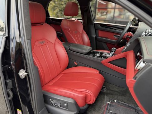 Used 2023 Bentley Bentayga image 32