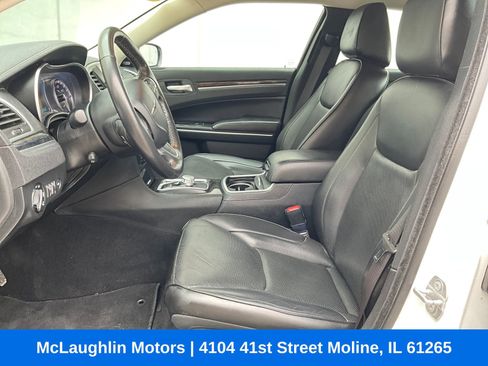 Used 2021 Chrysler 300 Touring L image 2