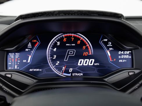 Used 2021 Lamborghini Huracan EVO RWD image 21