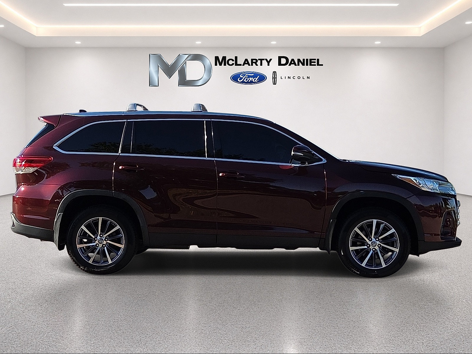 Used 2019 Toyota Highlander XLE FWD image 6