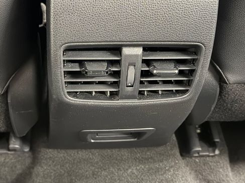 Used 2025 Toyota Corolla Cross XLE FWD image 25
