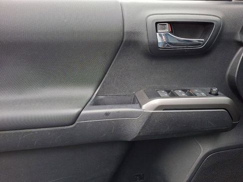 Used 2023 Toyota Tacoma TRD Off-Road image 12