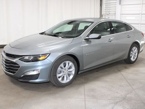 Used 2025 Chevrolet Malibu LT FWD image 4