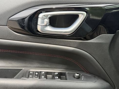 Used 2025 Jeep Compass Trailhawk image 23