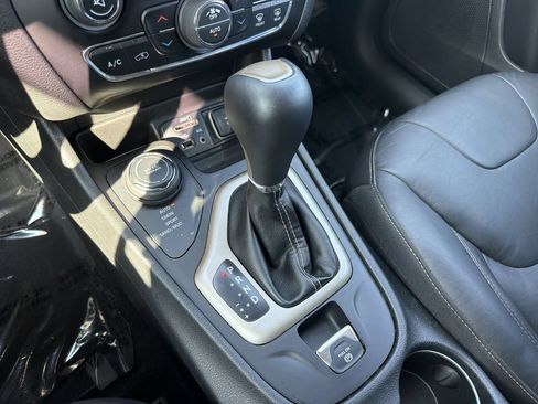 Used 2018 Jeep Cherokee Limited w/ High Altitude Package AWD/4WD image 27