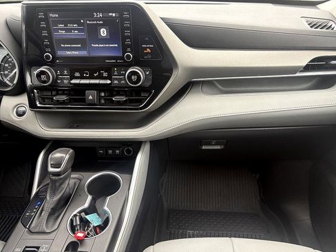 Used 2021 Toyota Highlander XLE image 15