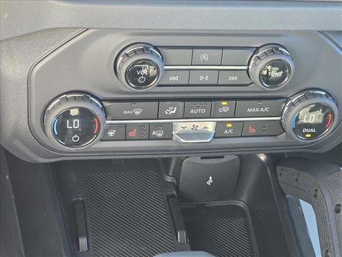 New 2025 Ford Bronco Badlands image 16