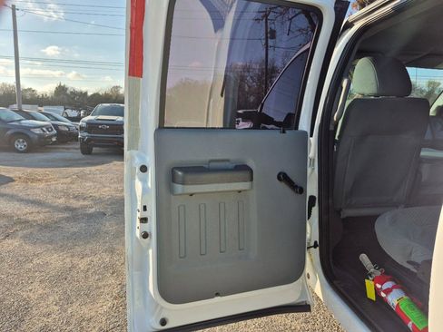 Used 2014 Ford F250 XL w/ Camper Package image 15